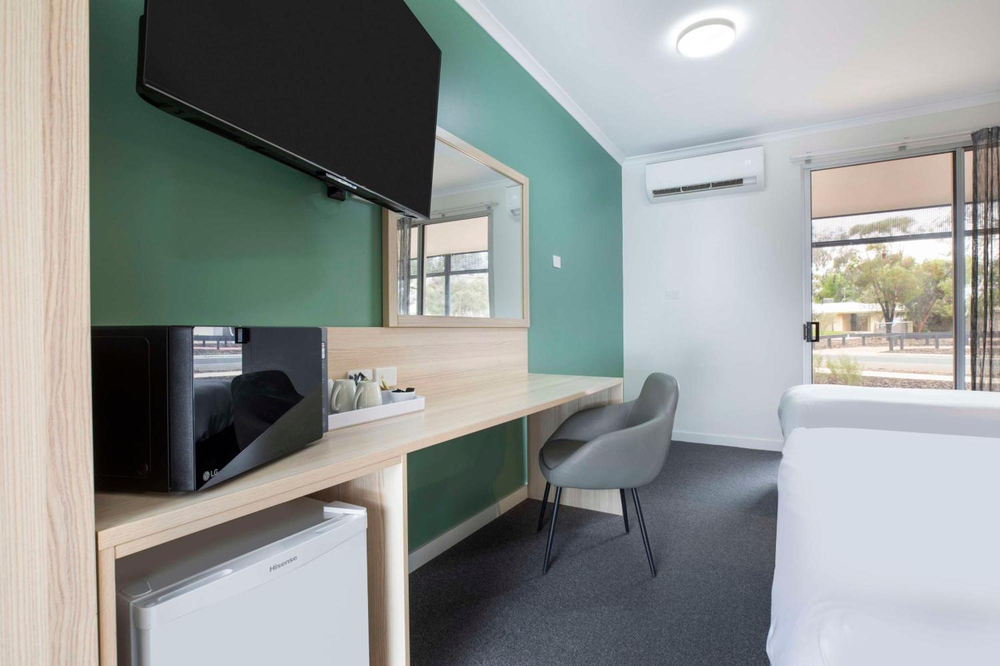Nightcap At Roxby Downs Motel Exterior photo
